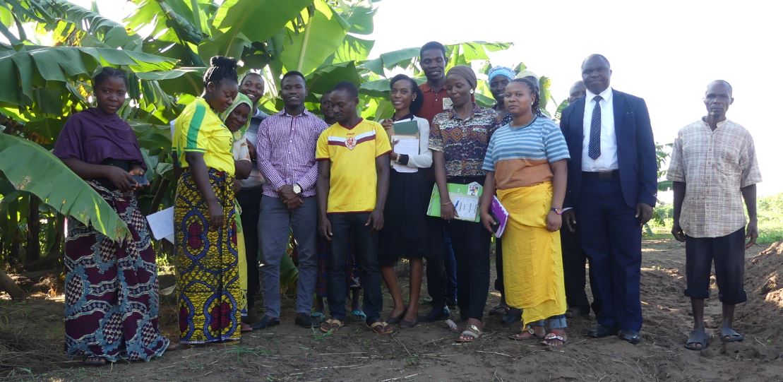 Group photo with farmer